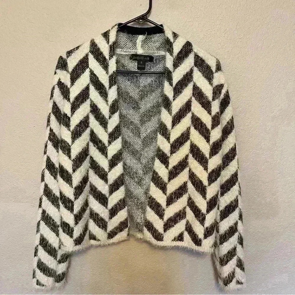 August Silk Women’s black & white chevron print cardigan sweater open front - Picture 10 of 11